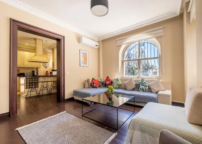 Designer Flat, 3Br, 2Ba