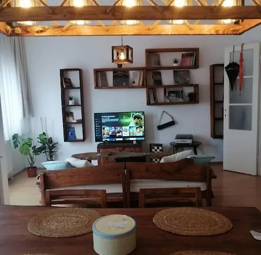 Bright, Peaceful House In Balat