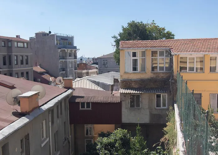Stylish City Getaway-Explore The Urban Delights