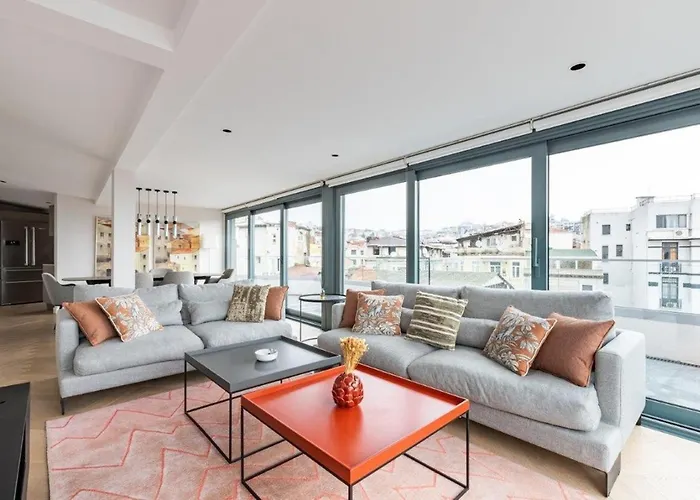 Penthouse Duplex 4Br25Bath Terrace Views! #258