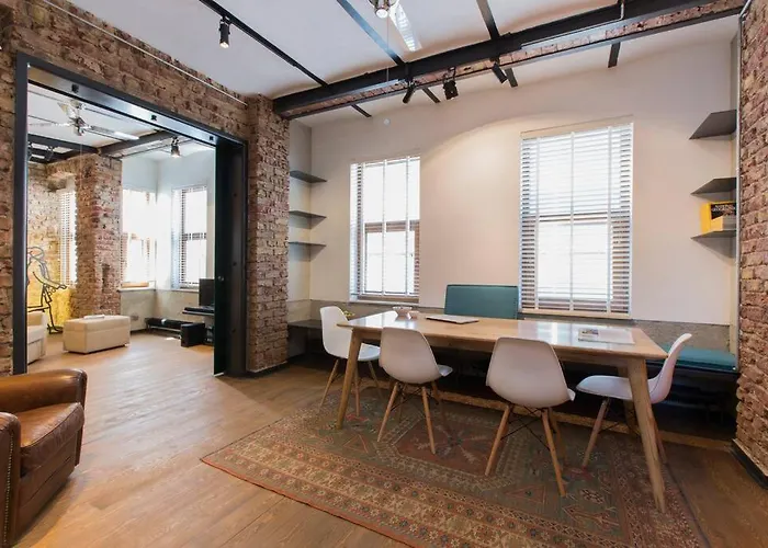 Architect Jonas Generous 85 Sqm Apartment Full Of Art