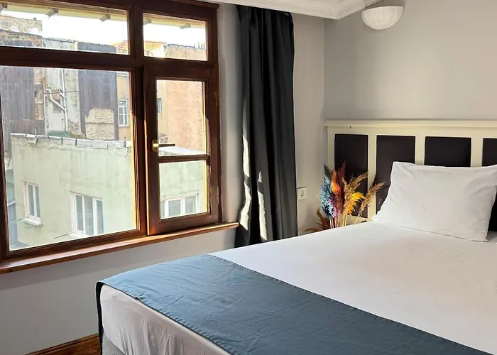 Perahomes City View Wooden Flat
