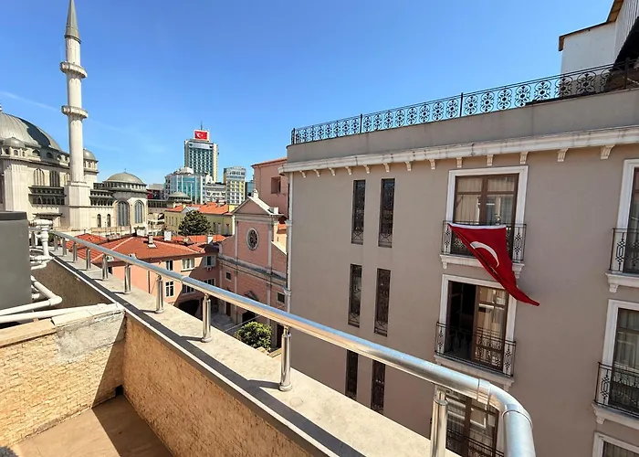 Iq Hotel