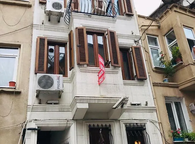Akdemir House