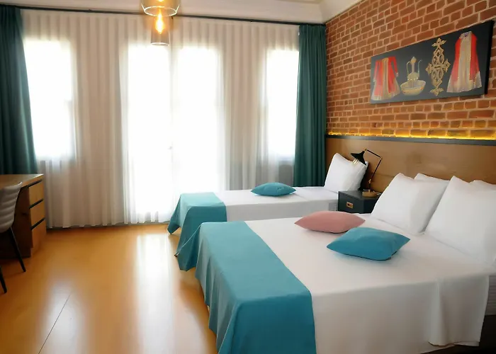 El Gusto Hotel