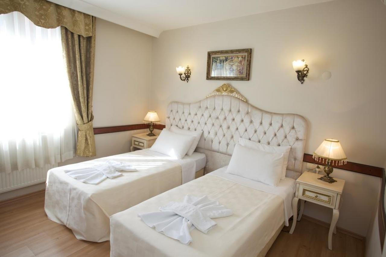 Hotel Adora