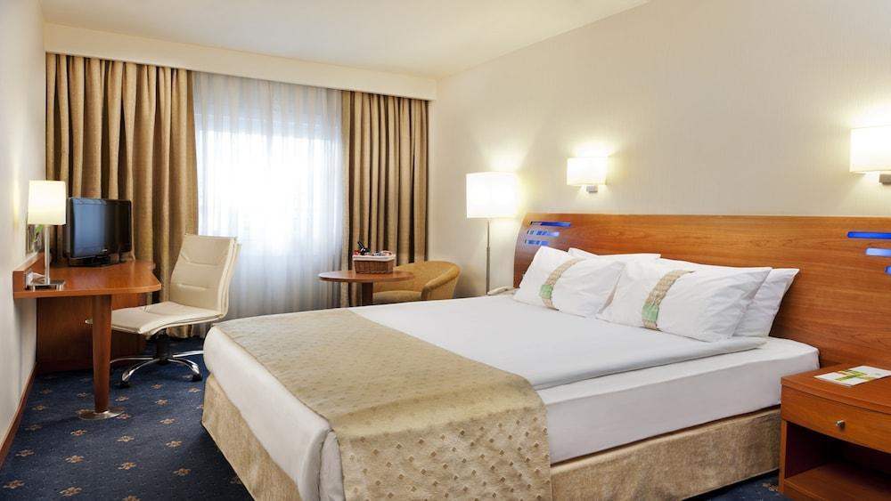 By Ihg 5*