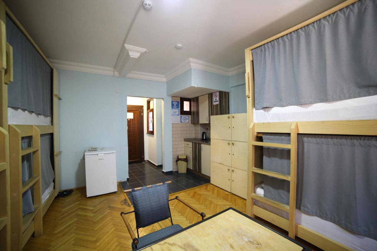 Hostel Yolo *