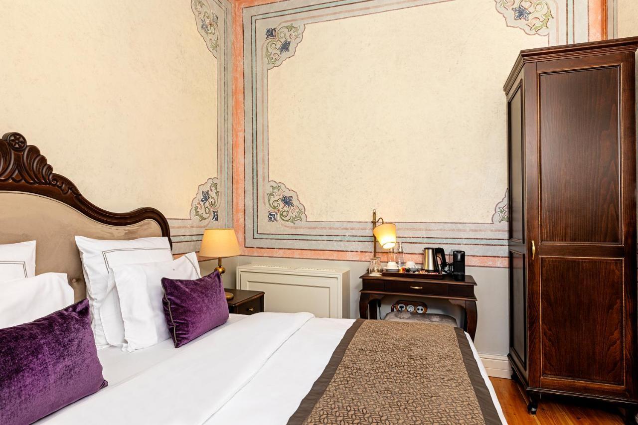 Meroddi Barnathan Hotel