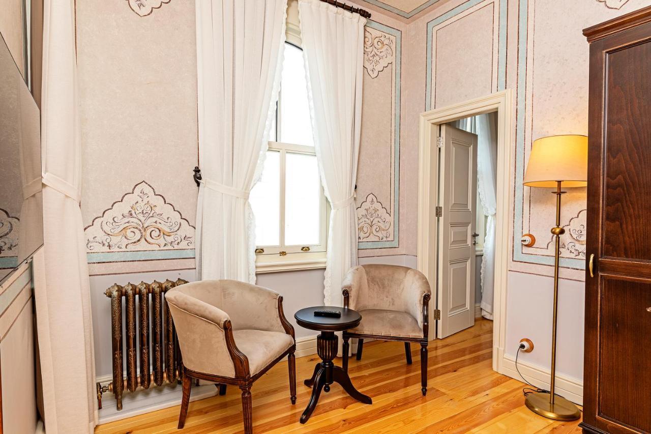 Meroddi Barnathan * Istanbul