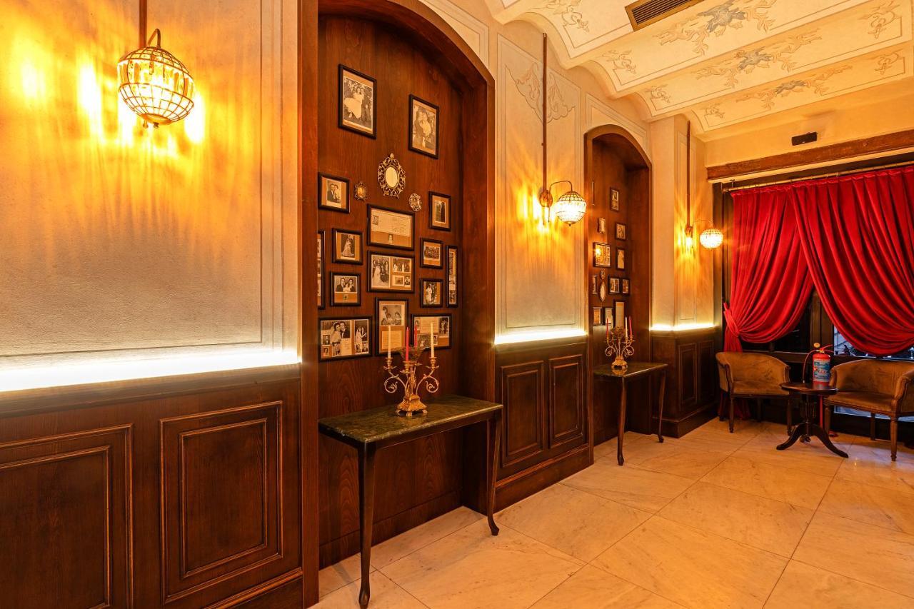 Meroddi Barnathan * Istanbul