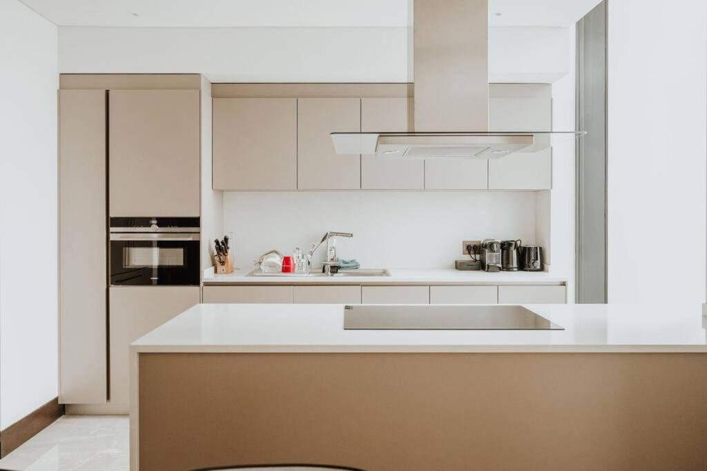 Serviced Luxurious 3+1 In Address Emaar Square Apartment *