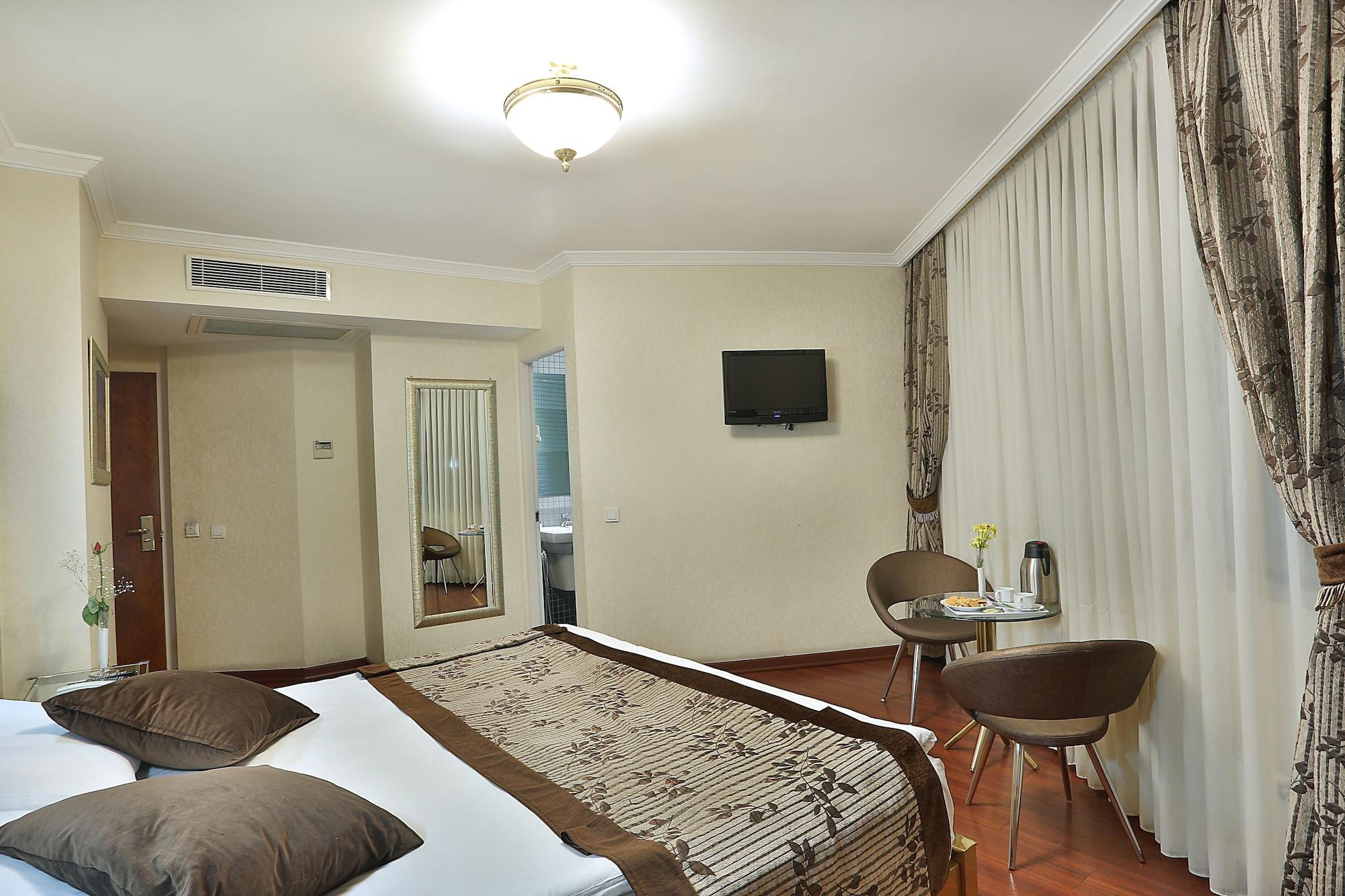 Otel Grand Madrid 3*
