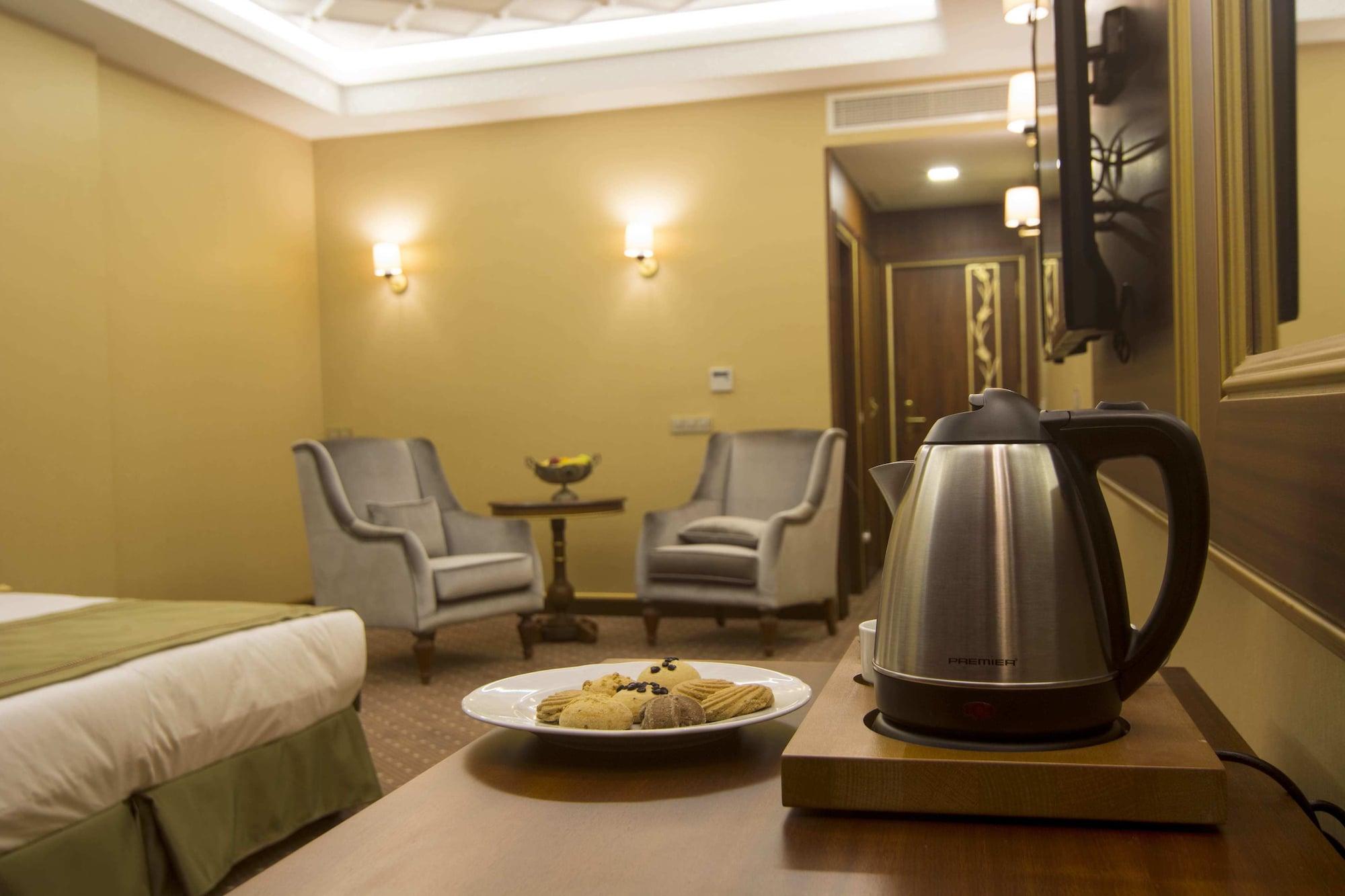 Mb Deluxe Hotel