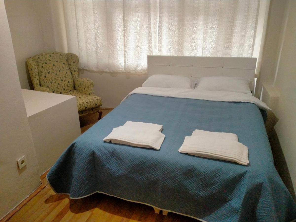 2 Bedrooms Area Located 1floor Daire