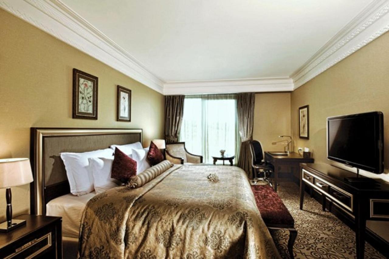 Crowne Plaza By Ihg Hotel