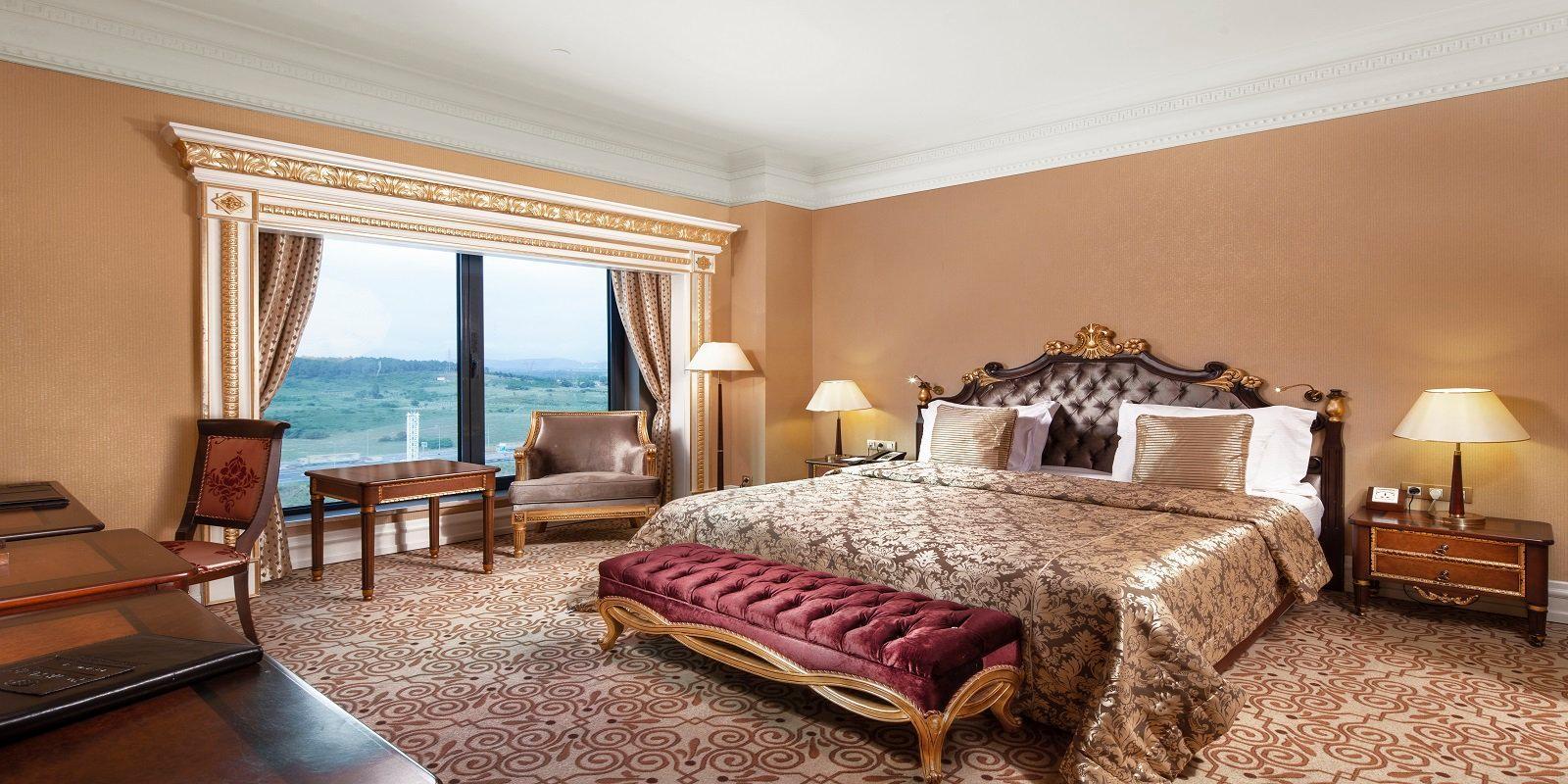 Crowne Plaza By Ihg Hotel