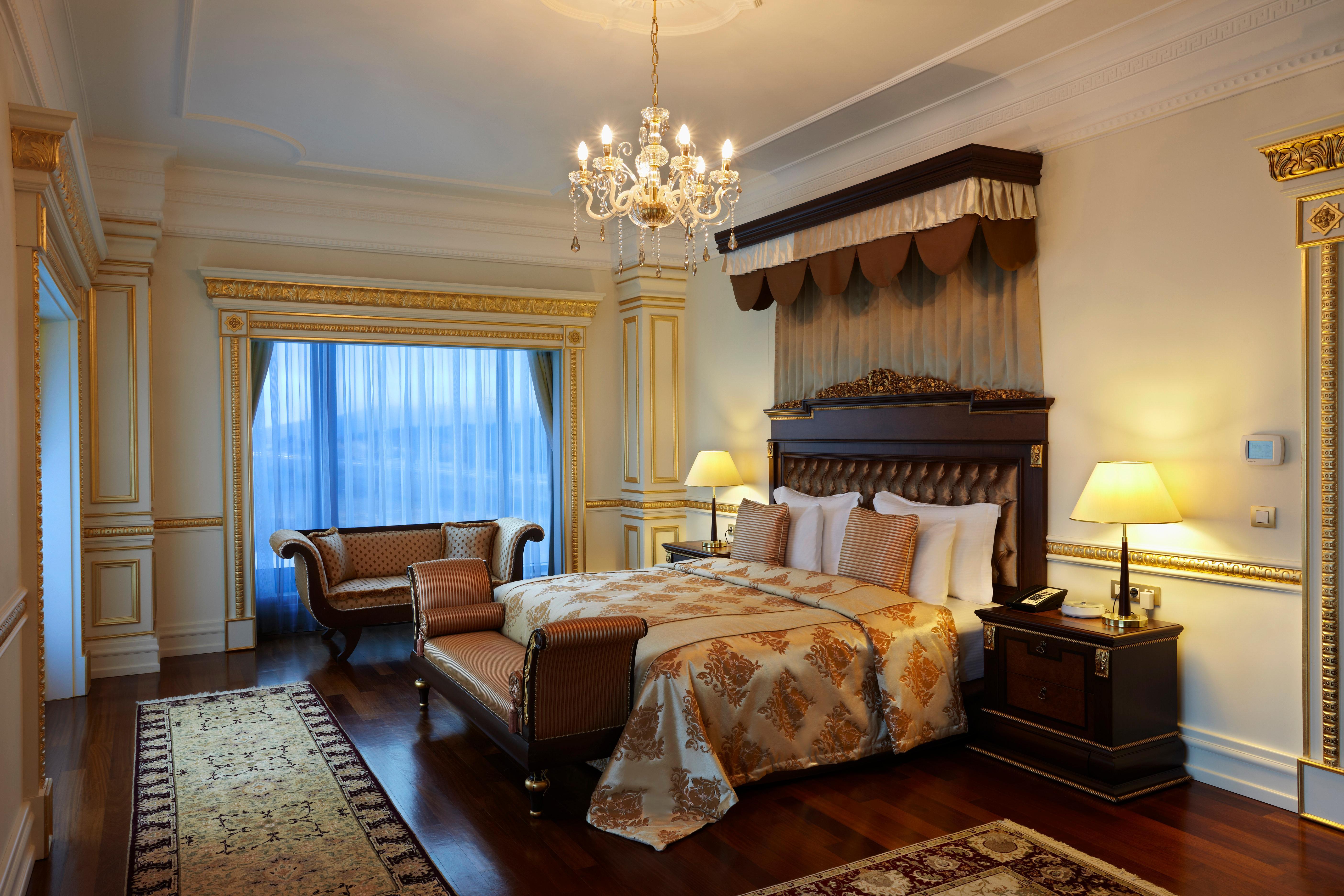 Crowne Plaza By Ihg Hotel 5*