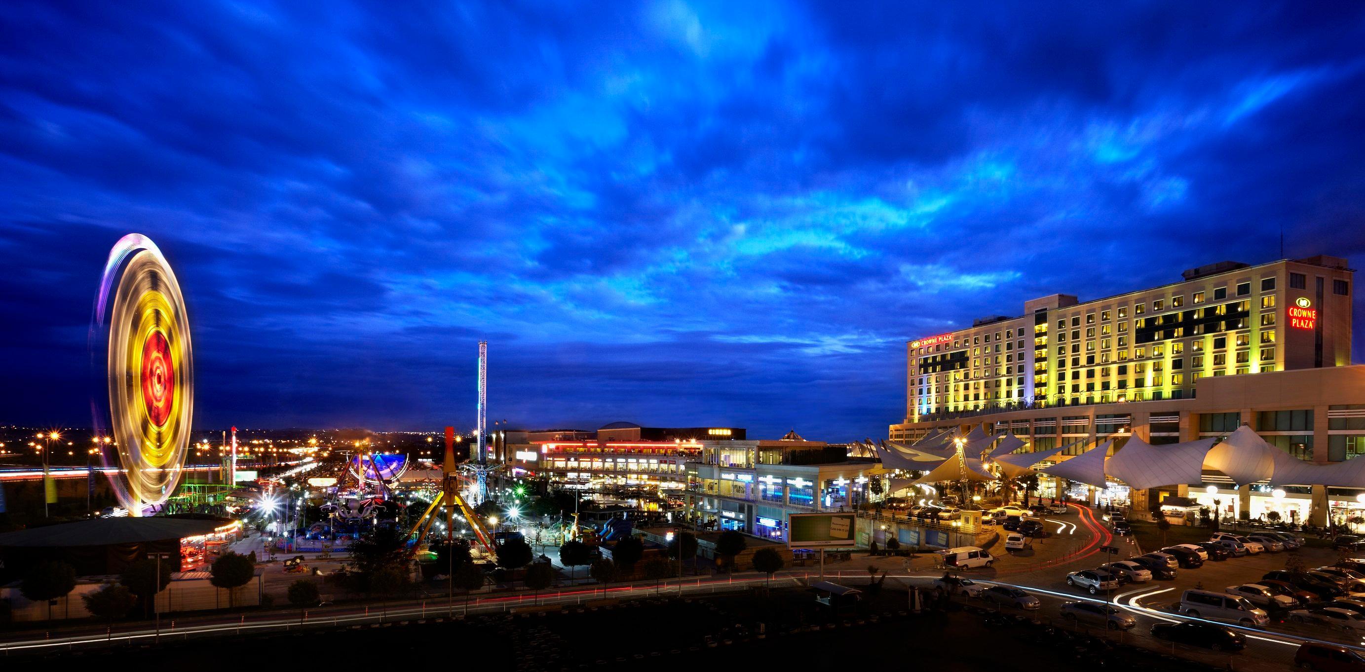 Crowne Plaza By Ihg Hotel