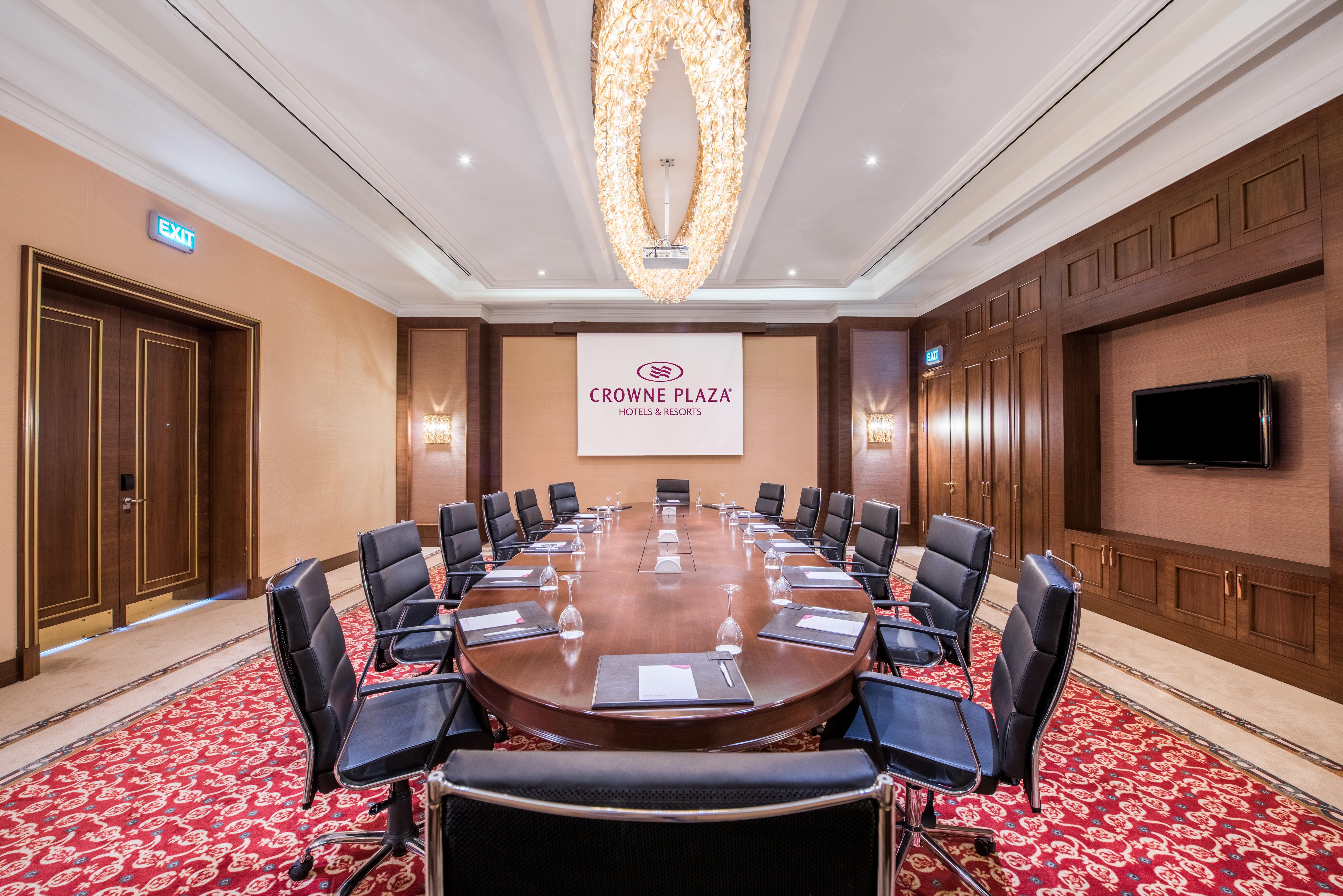 Crowne Plaza By Ihg Hotel 5*