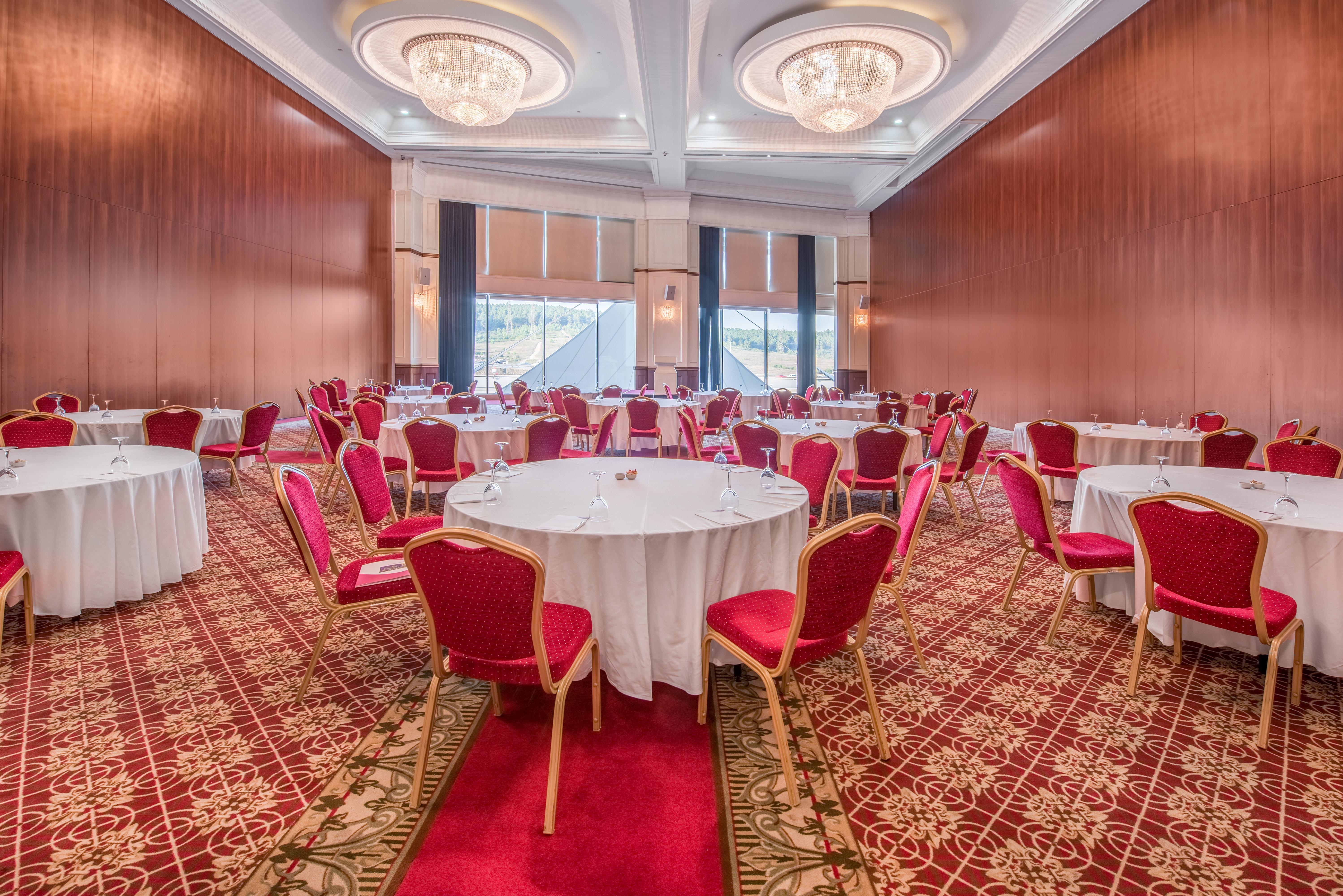 Crowne Plaza By Ihg Hotel