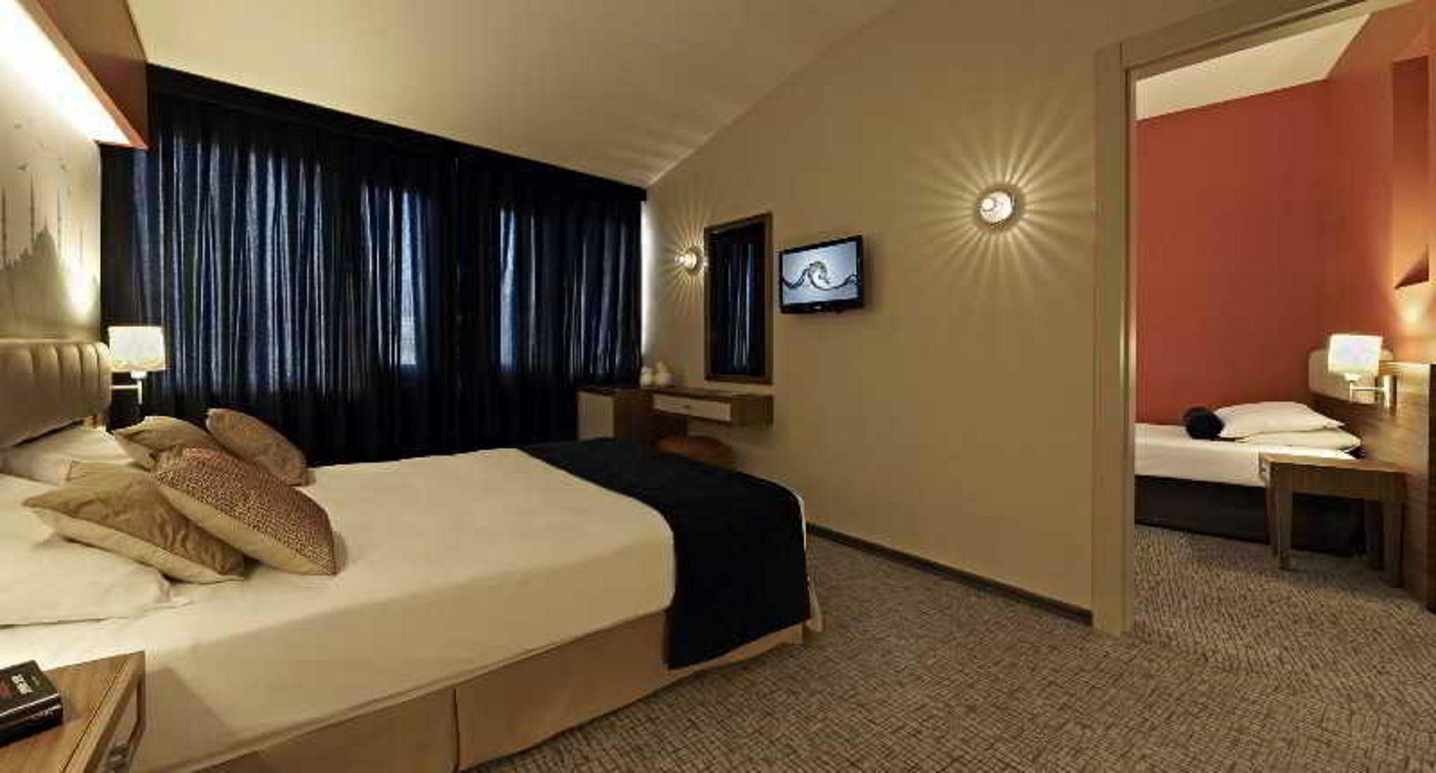 Lapis & Hotel 3*