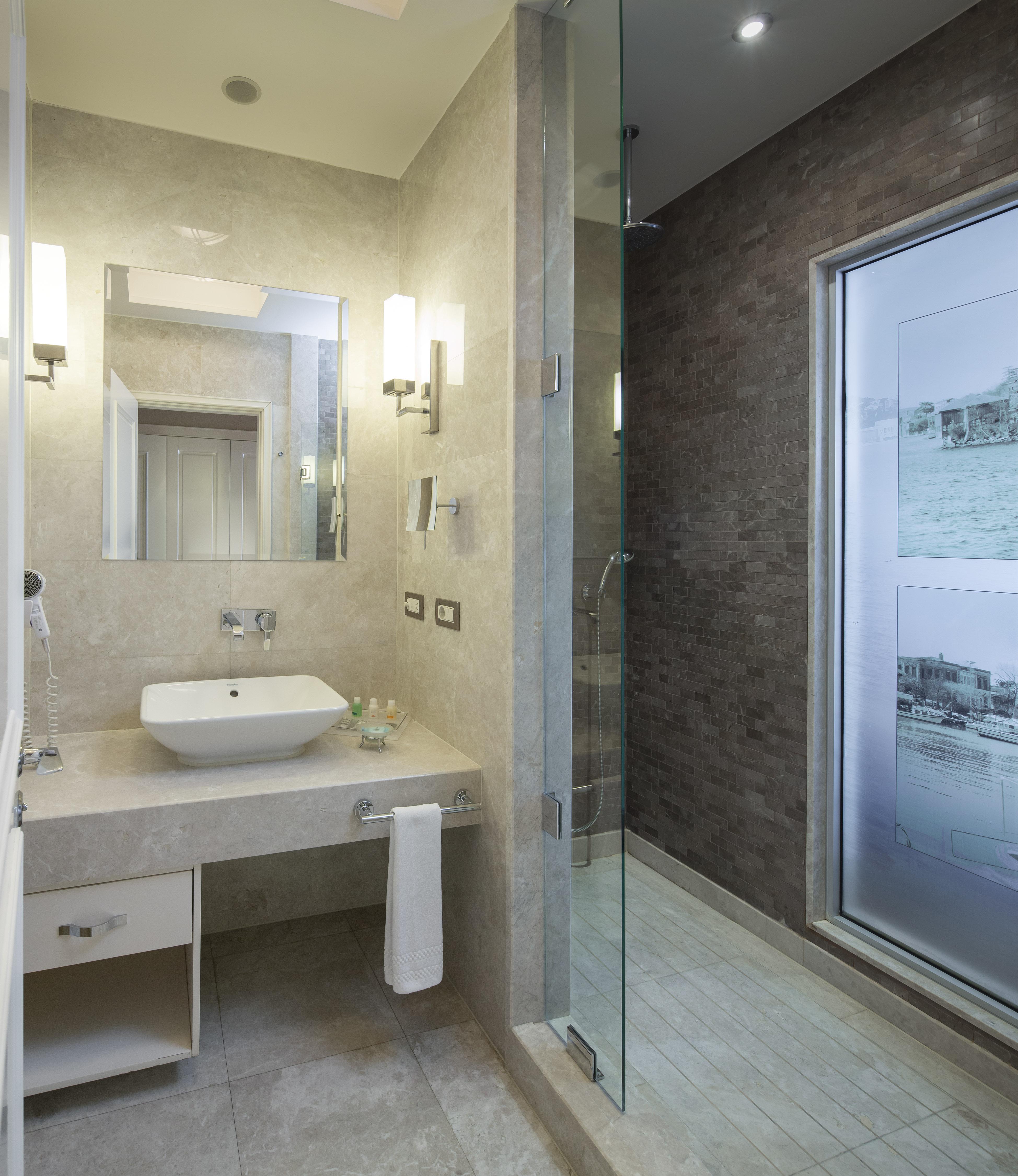 Titanic Business Kartal Hotel
