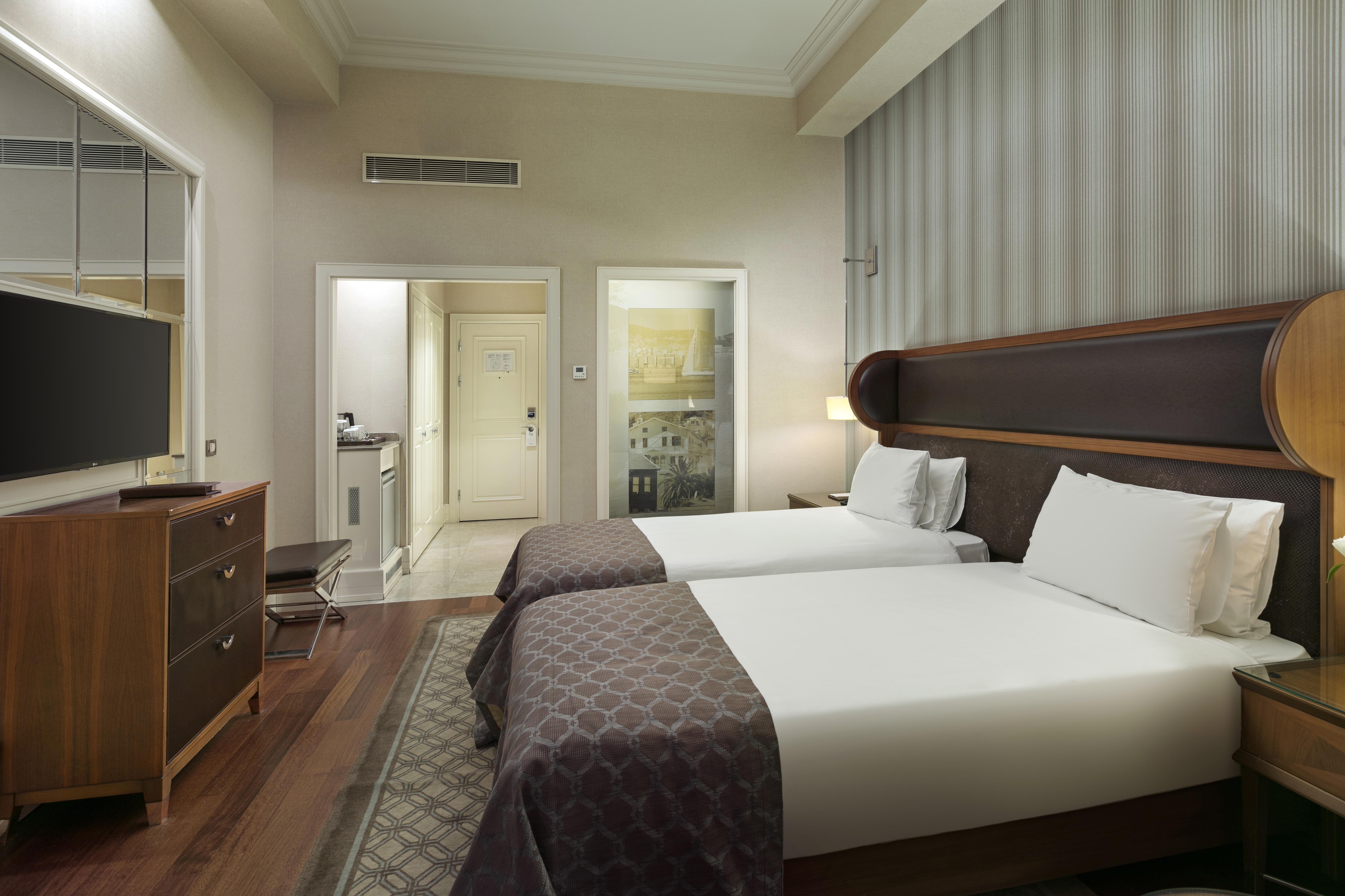 Titanic Business Kartal Hotel
