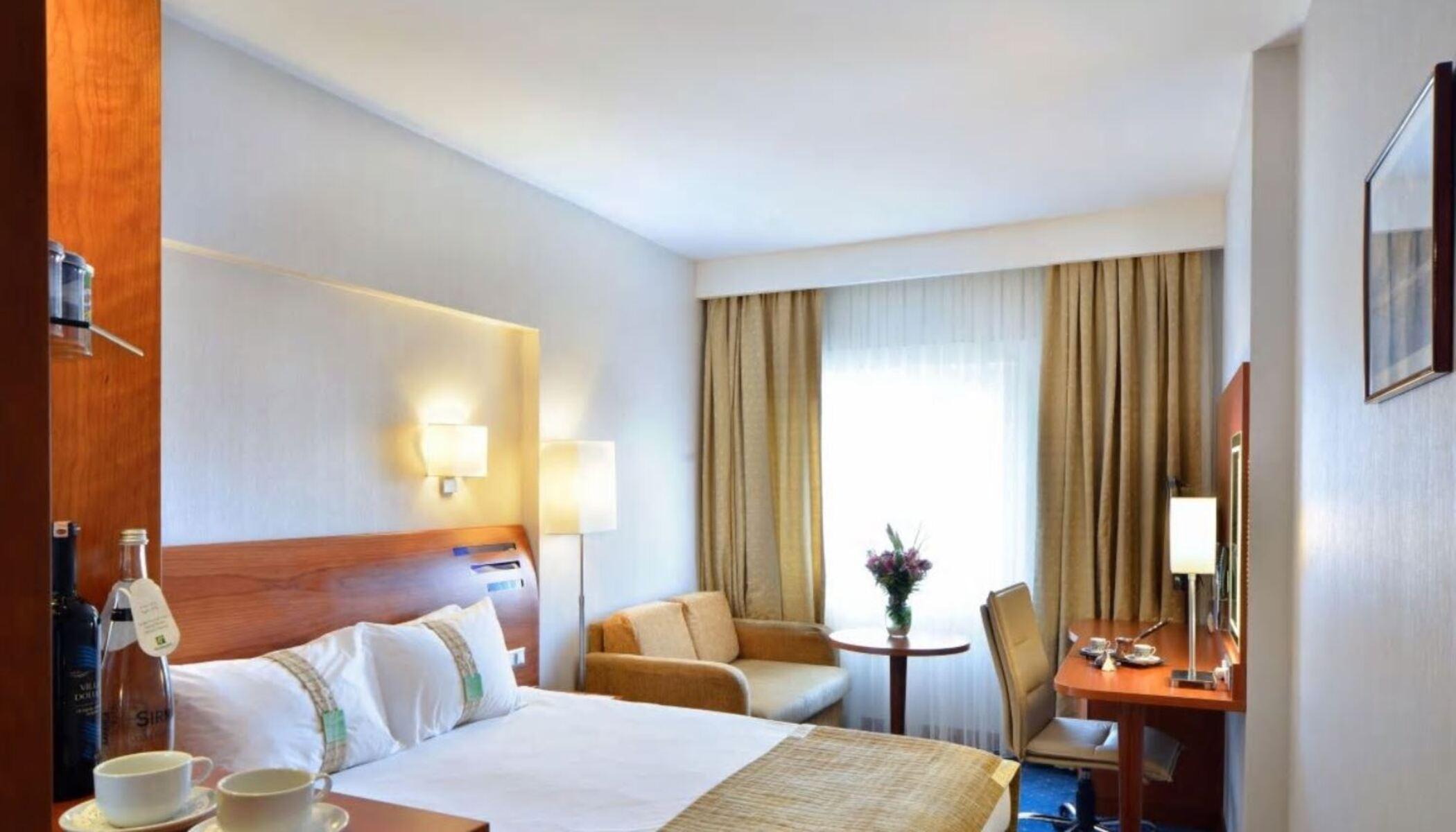 Hotel By Ihg