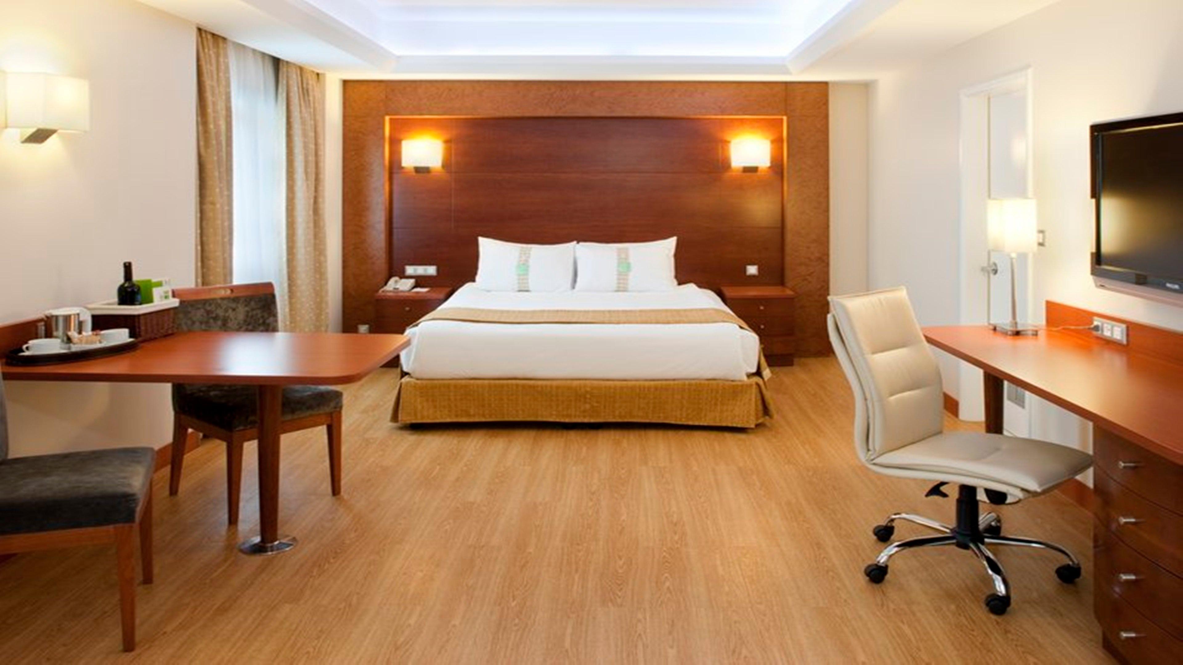 By Ihg Hotel 5*