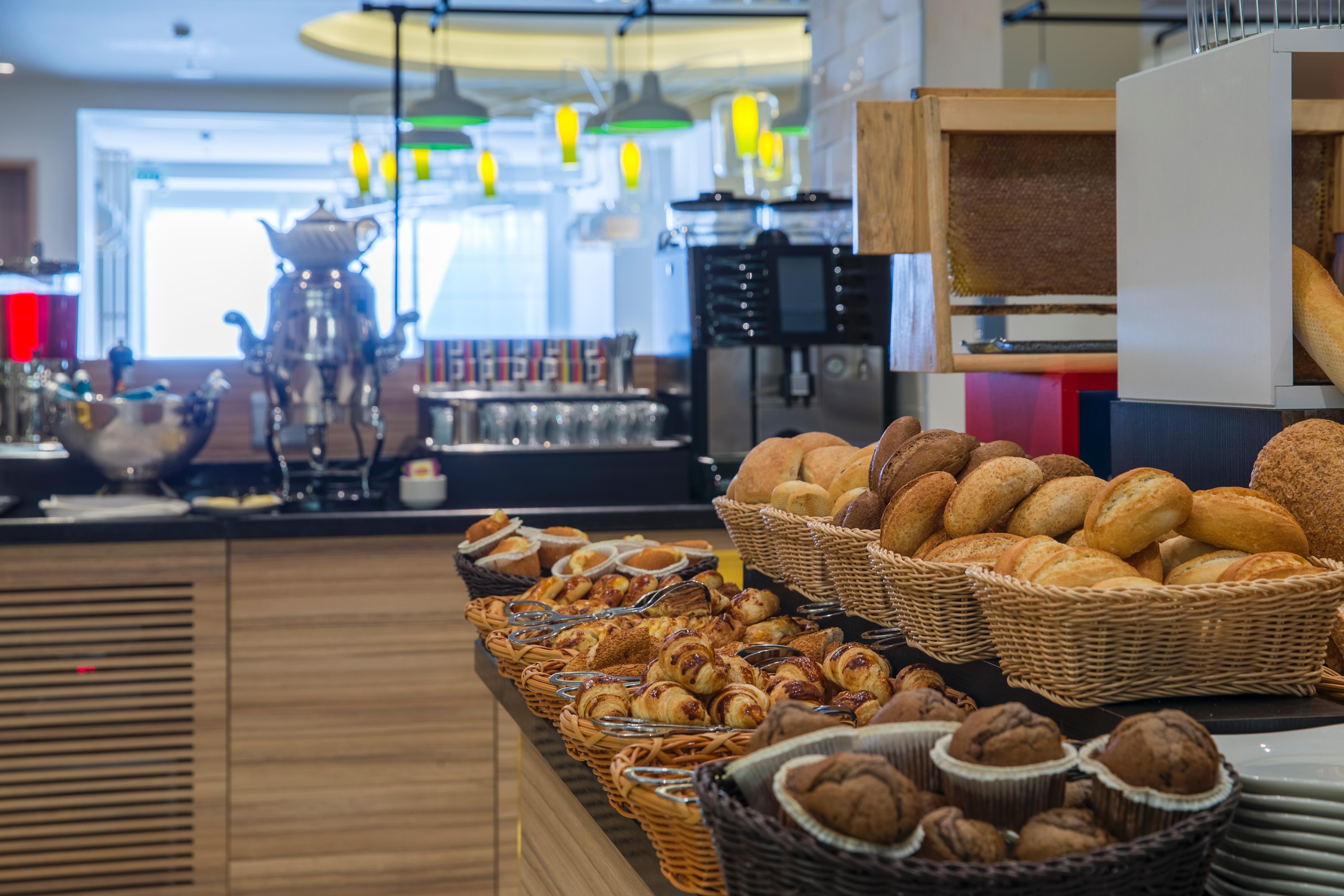 Hotel Park By Radisson Ataturk Airport 5*