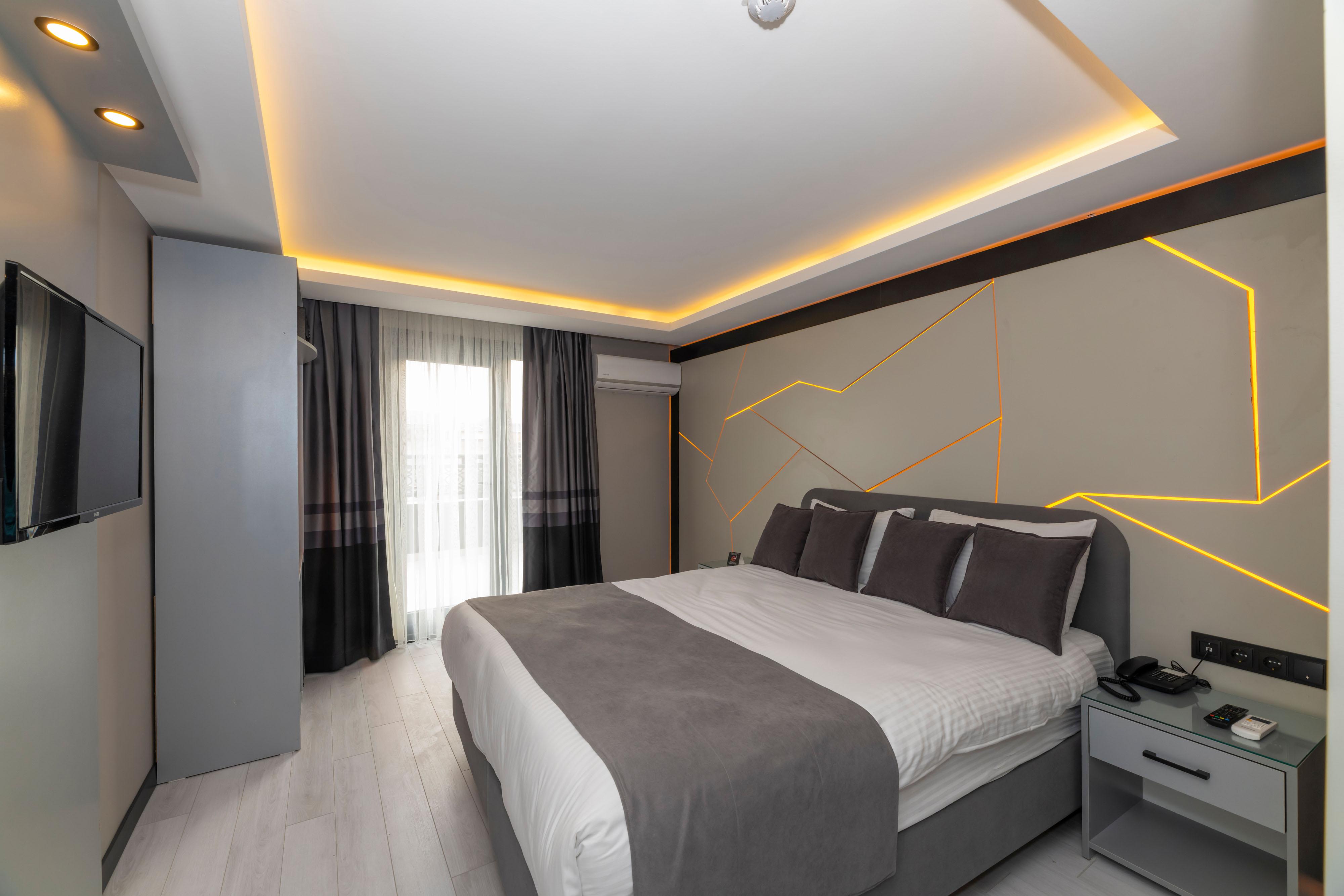 White Corner 3*