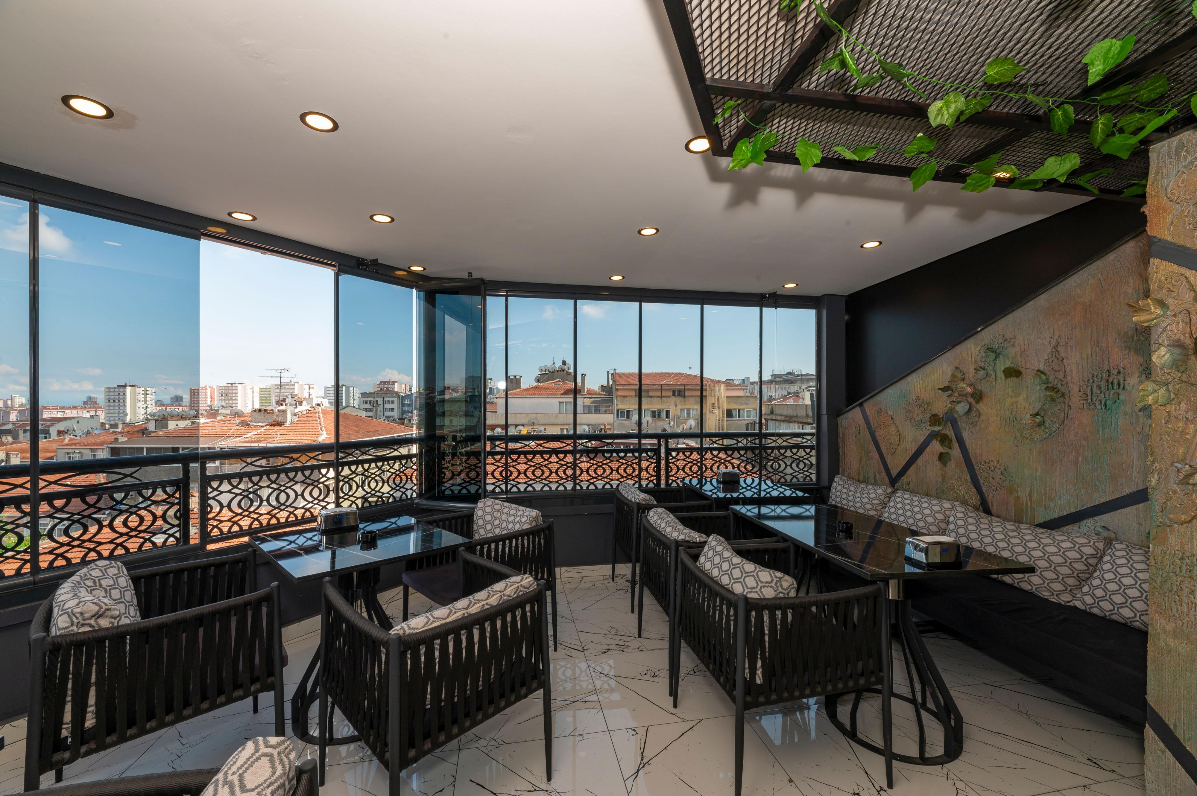 Hotel White Corner 3*