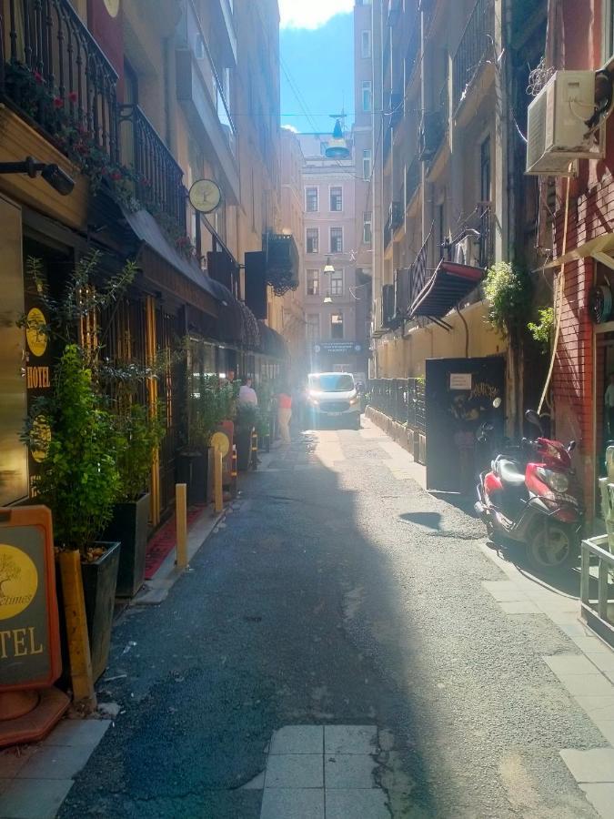 2 Bedrooms Area Located 1floor Daire *