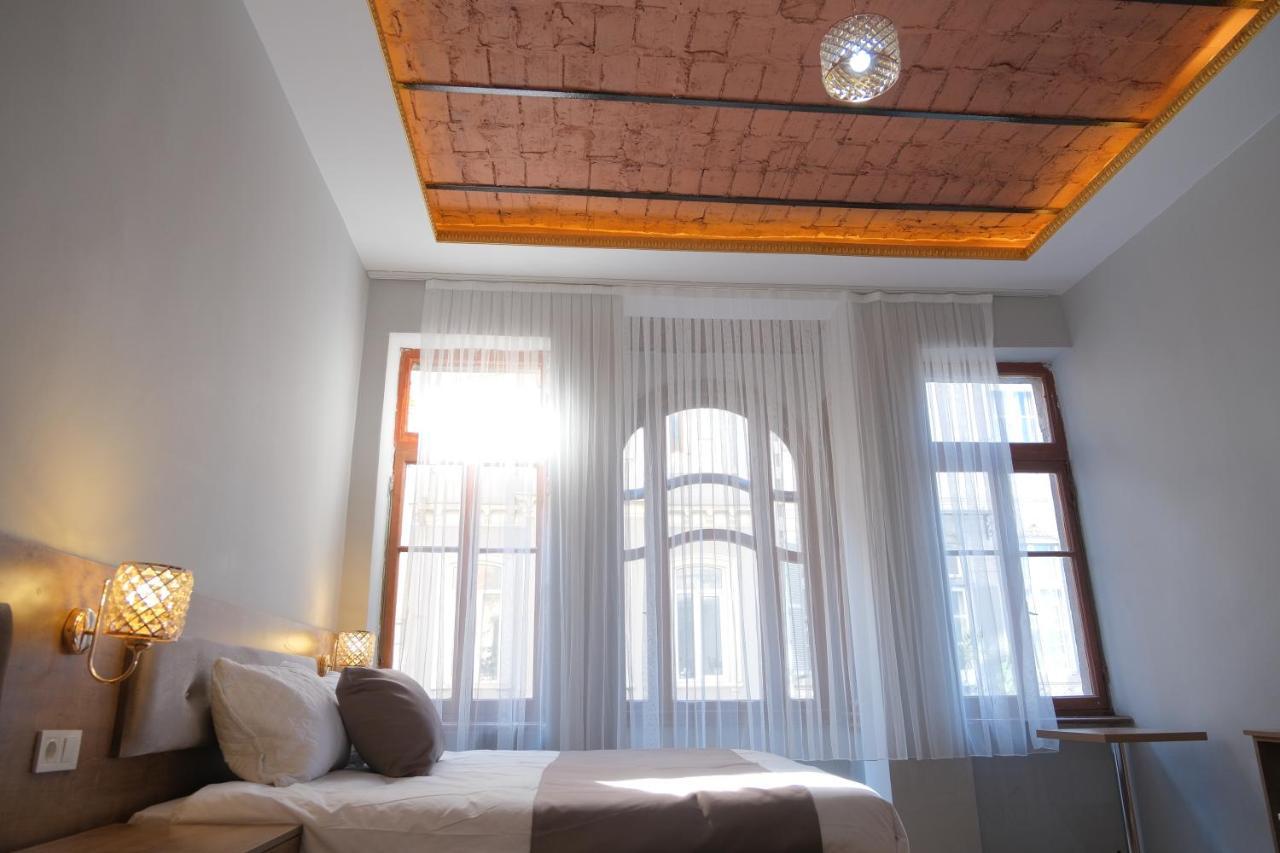 Adamantides Otel *