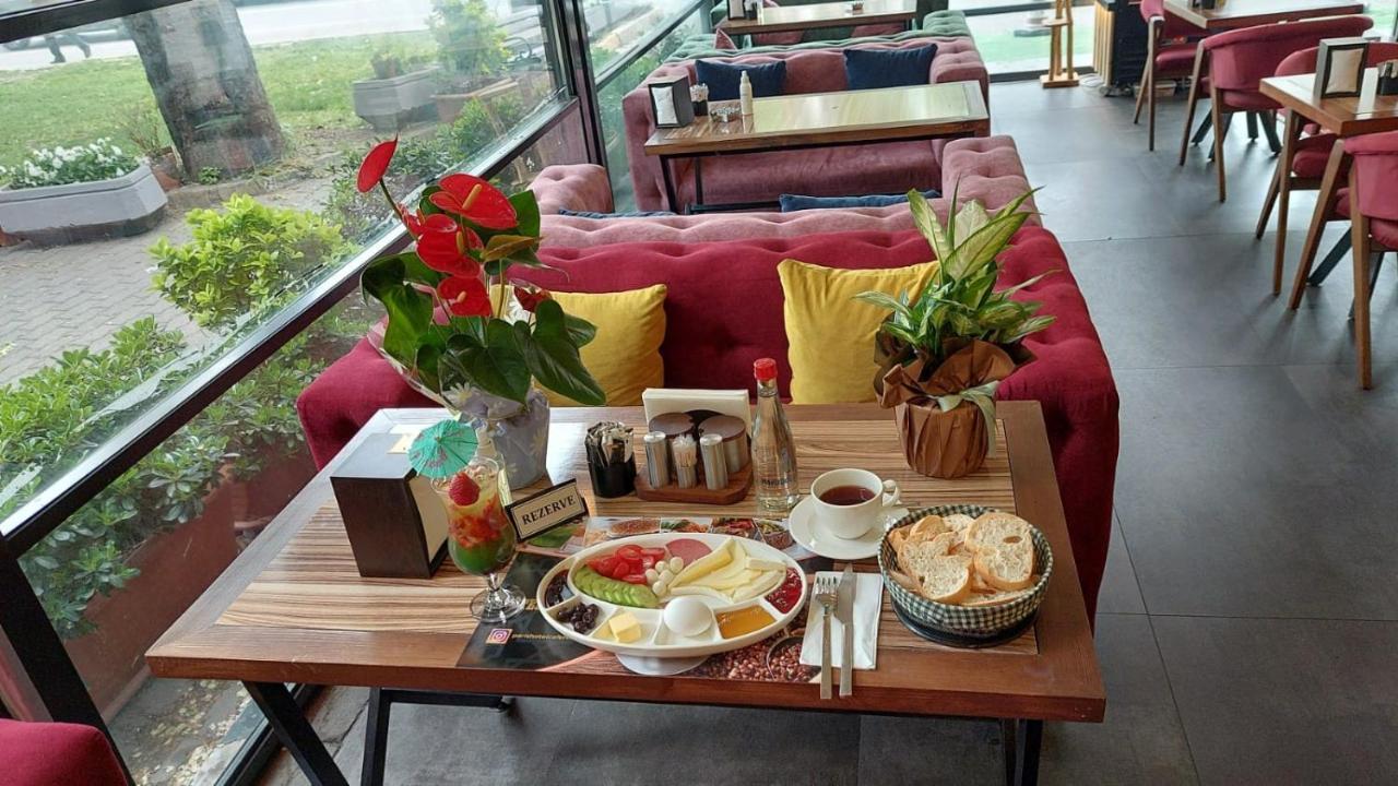 Hotel Paris Cafe Restaurant *