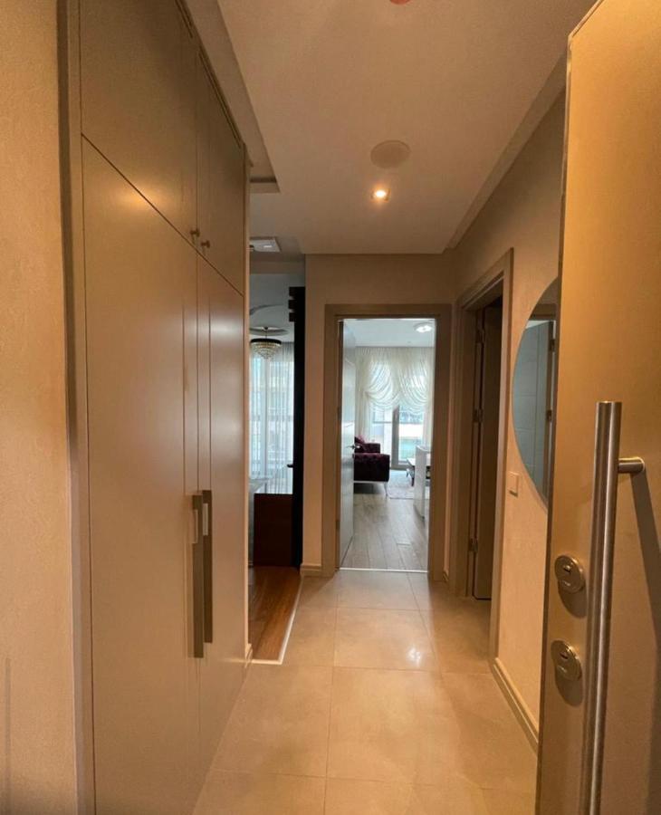 Route 1 Apartment *
