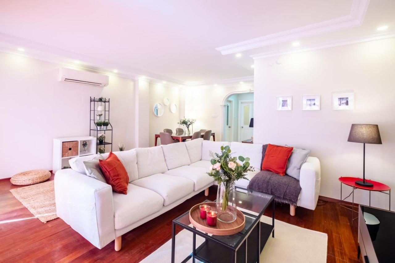 Chic Flat With Balcony Near Moda Shore Apartment *