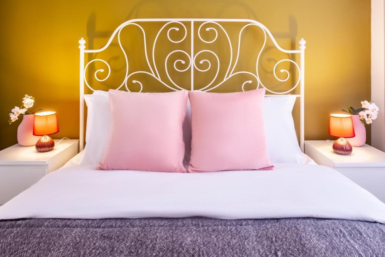 Chic Flat With Balcony Near Moda Shore Istanbul