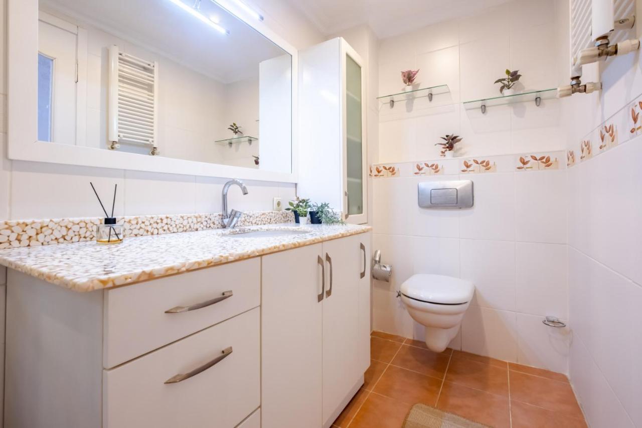 Chic Flat With Balcony Near Moda Shore