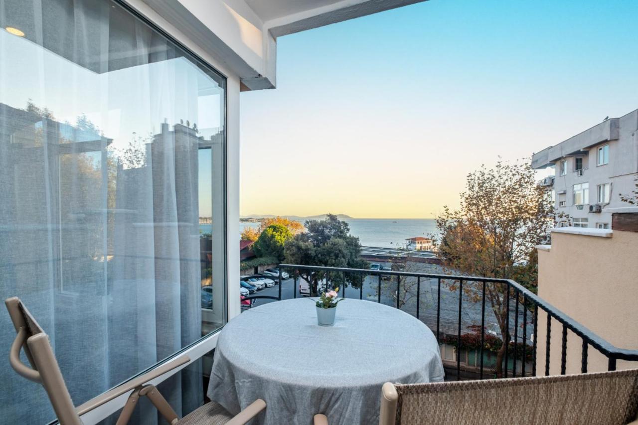 Chic Flat With Balcony Near Moda Shore Istanbul
