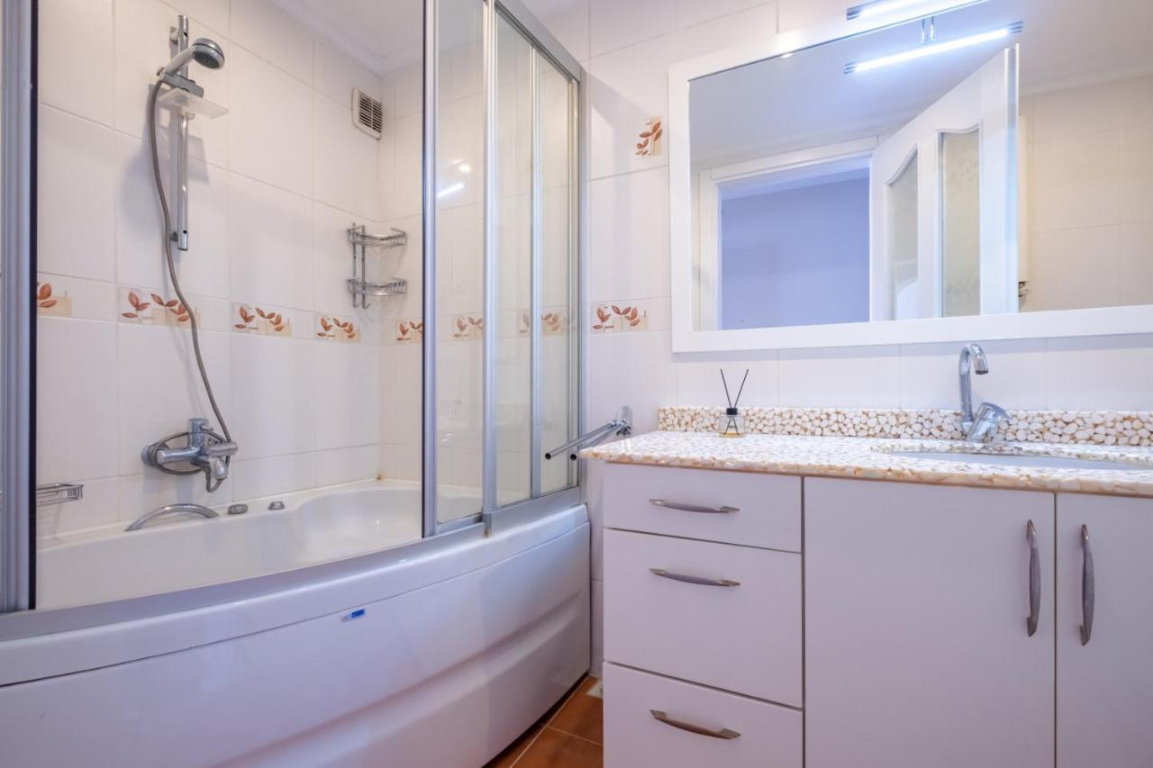 Chic Flat With Balcony Near Moda Shore Apartment *