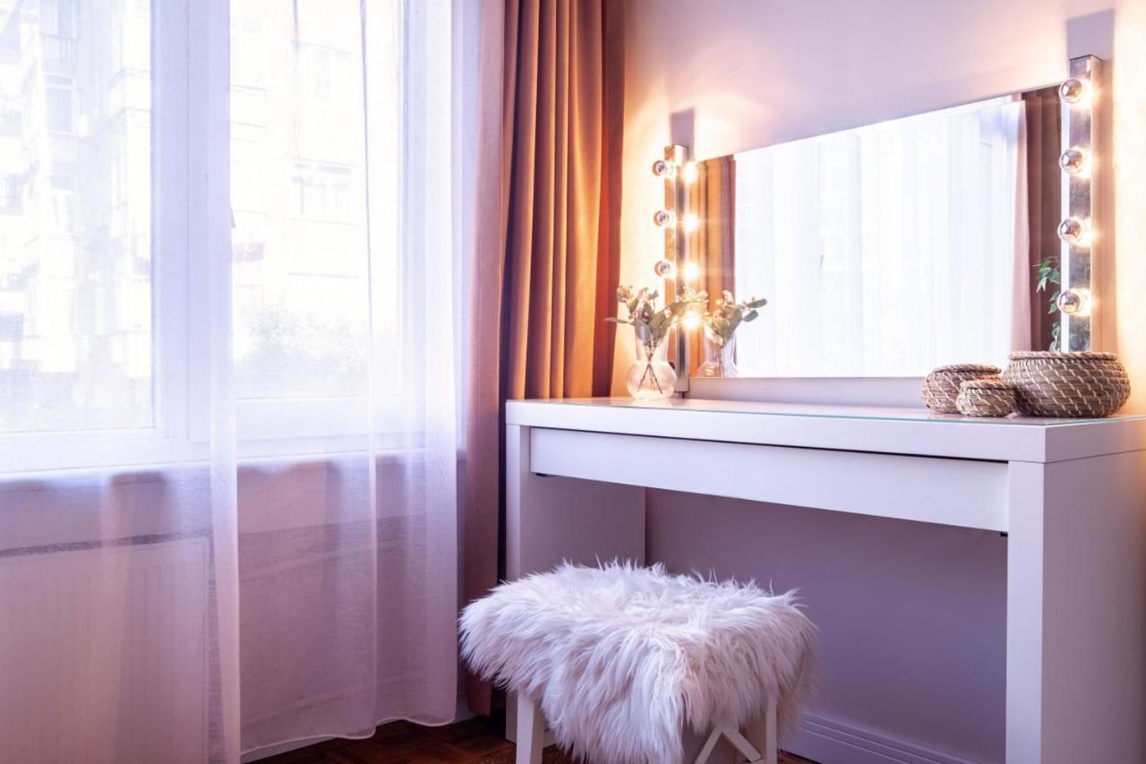 Chic Flat With Balcony Near Moda Shore Istanbul