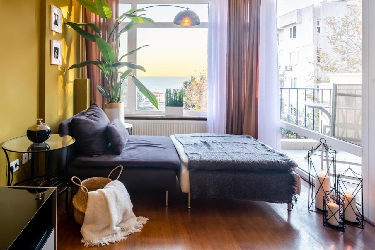 Chic Flat With Balcony Near Moda Shore