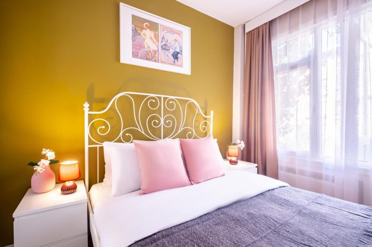 Chic Flat With Balcony Near Moda Shore Apartment Istanbul