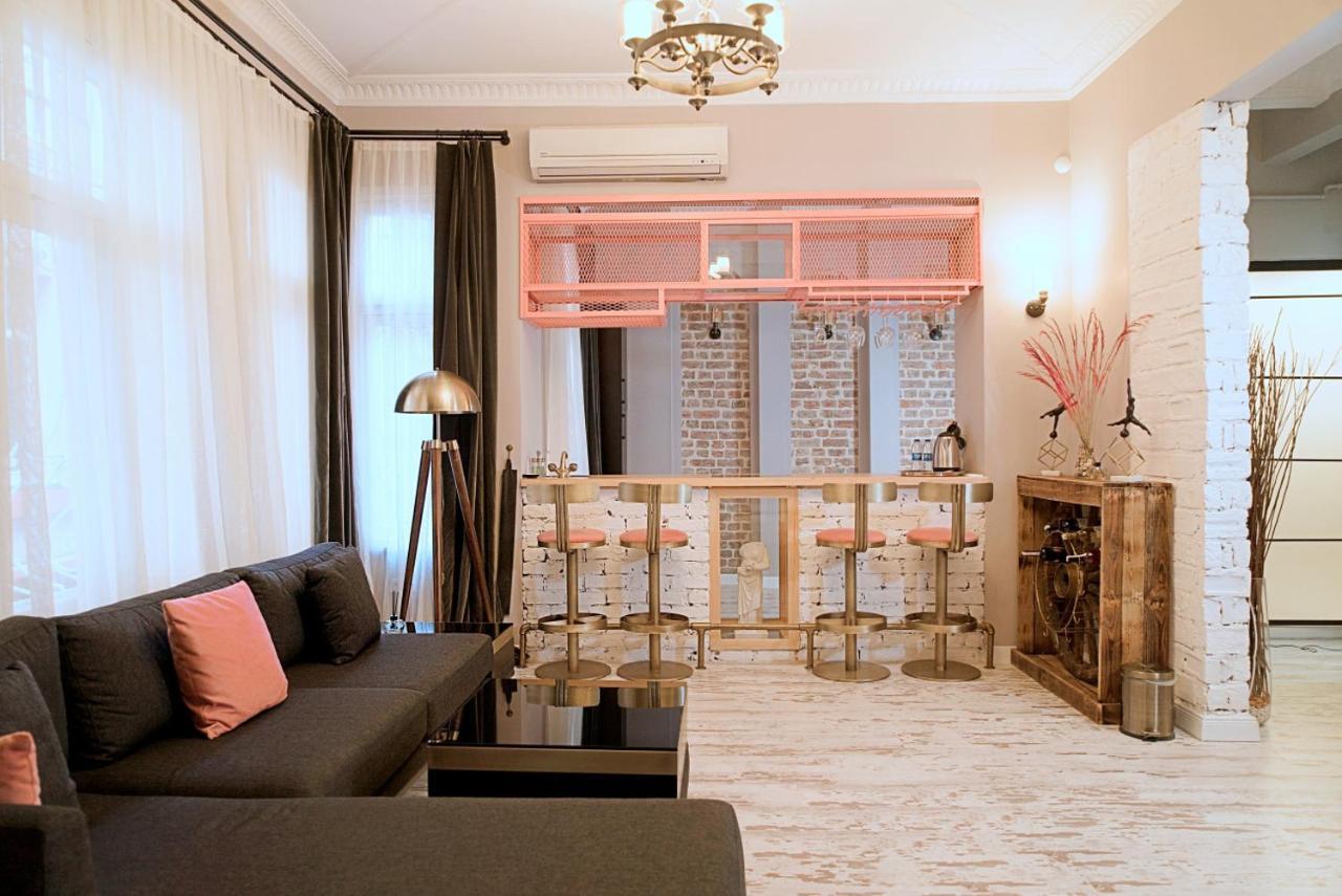 Flat With Turkish Hammam And Bar In Beyoglu Apartment