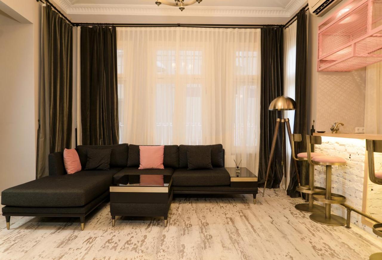 Flat With Turkish Hammam And Bar In Beyoglu Apartment