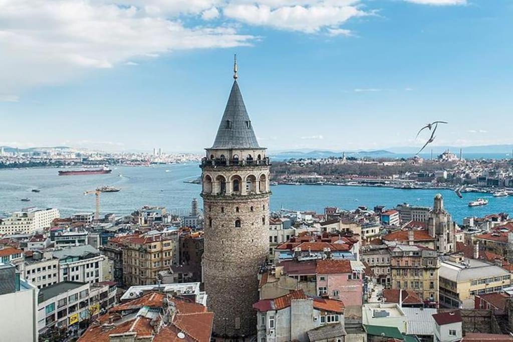 Central Apartament 4' Galata Tower Granbazaar 2' Sea 4' Ferry/metro/tram Apartment