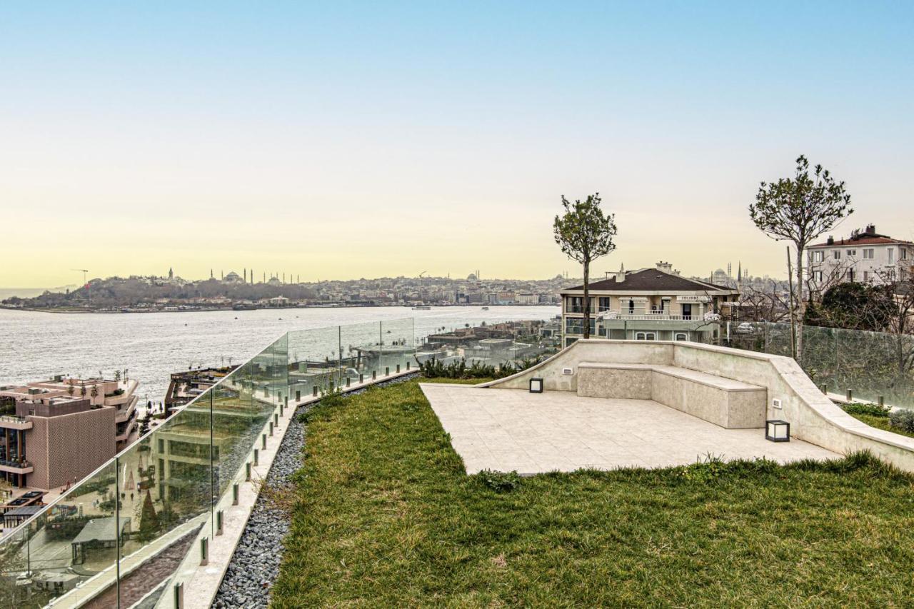 Flat With Panoramic Bosphorus View In Cihangir *