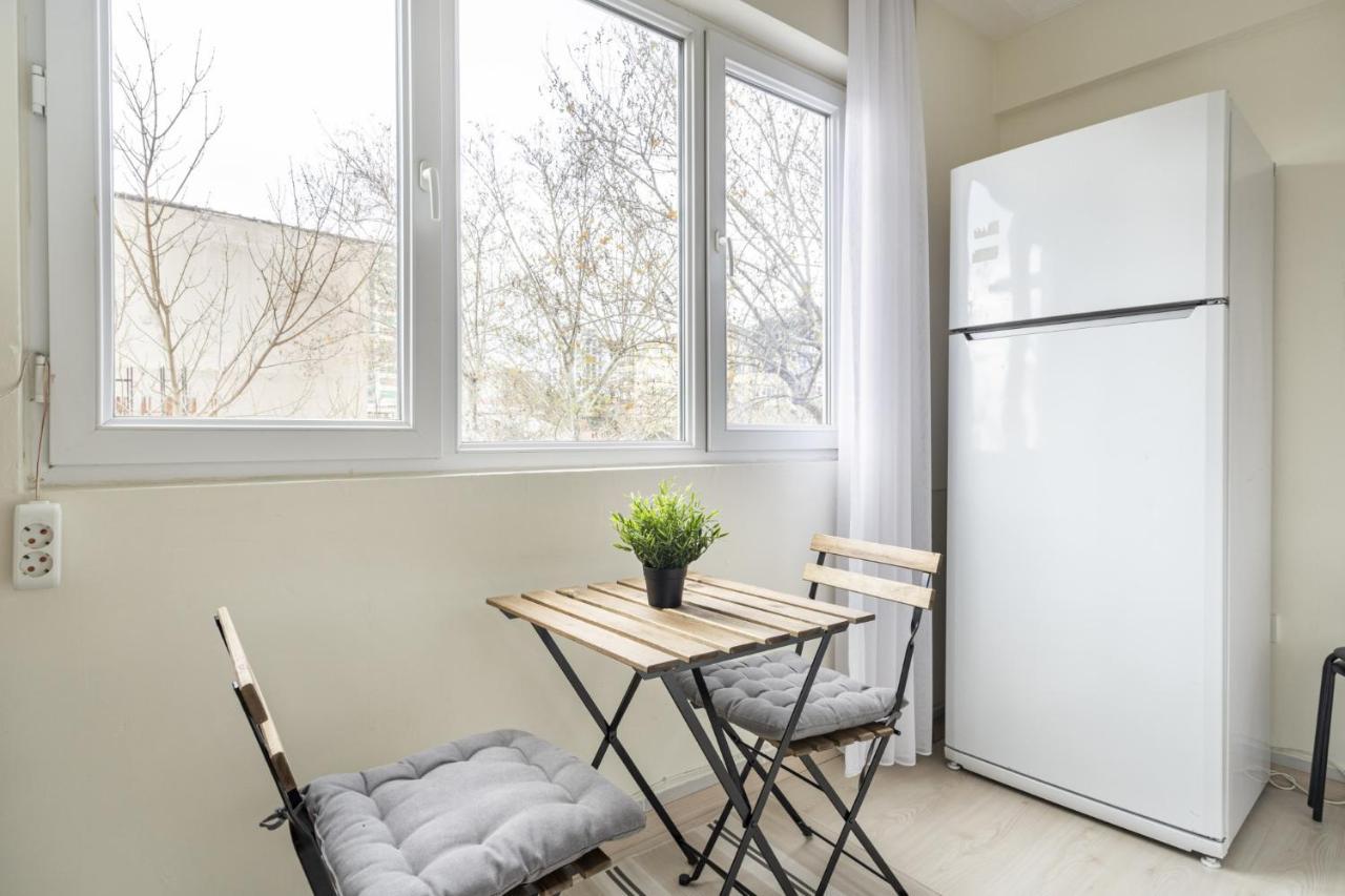Modern Flat With Balcony On Bagdat Street Apartment